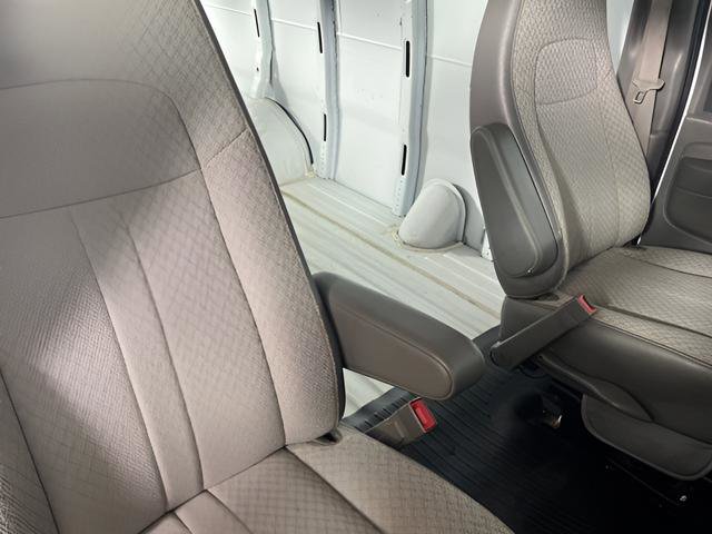 Used 2015 GMC Savana 2500 image 23