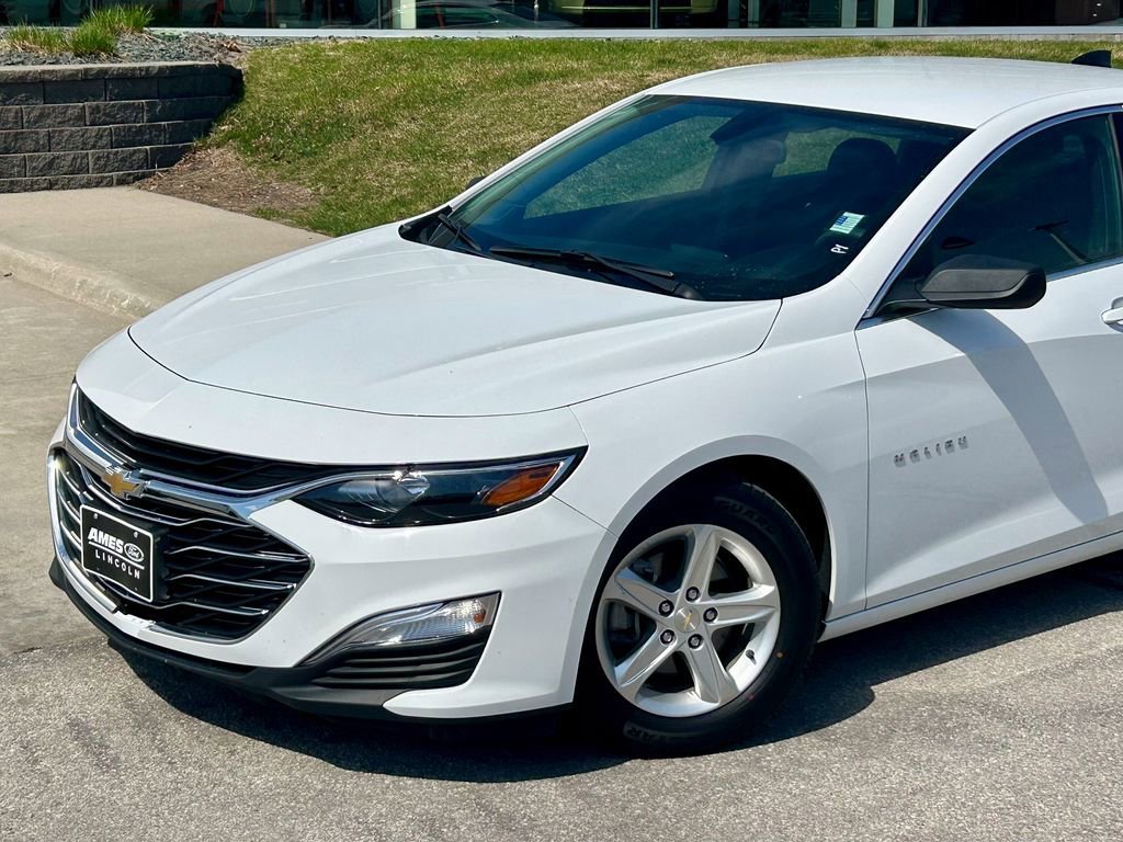 Used 2022 Chevrolet Malibu LS image 2