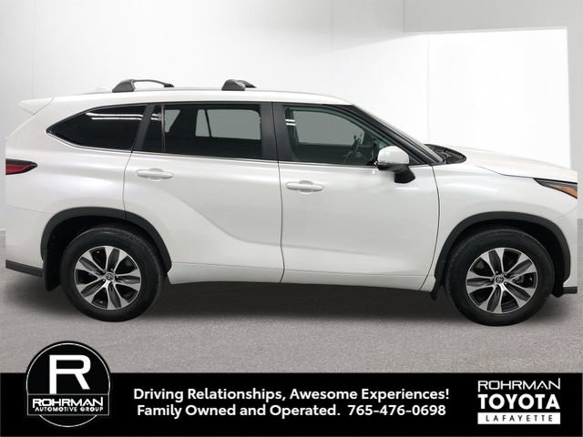 Used 2023 Toyota Highlander XLE AWD/4WD image 9