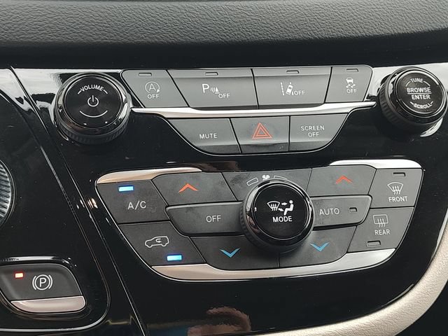 Used 2023 Chrysler Pacifica Touring-L FWD image 17