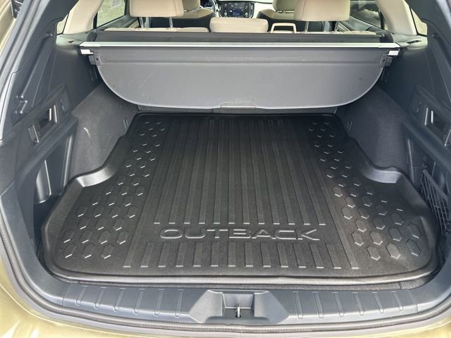 Used 2022 Subaru Outback Premium image 14