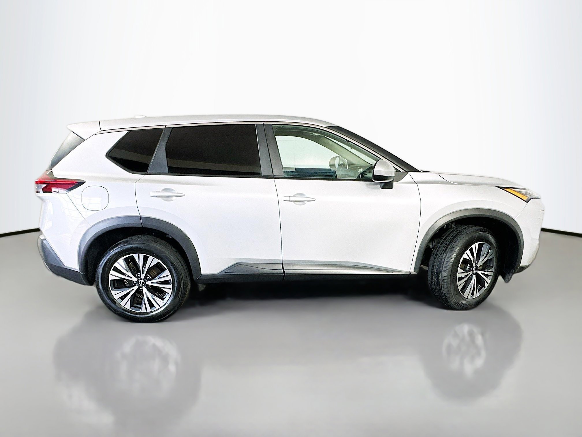 Used 2023 Nissan Rogue SV image 8