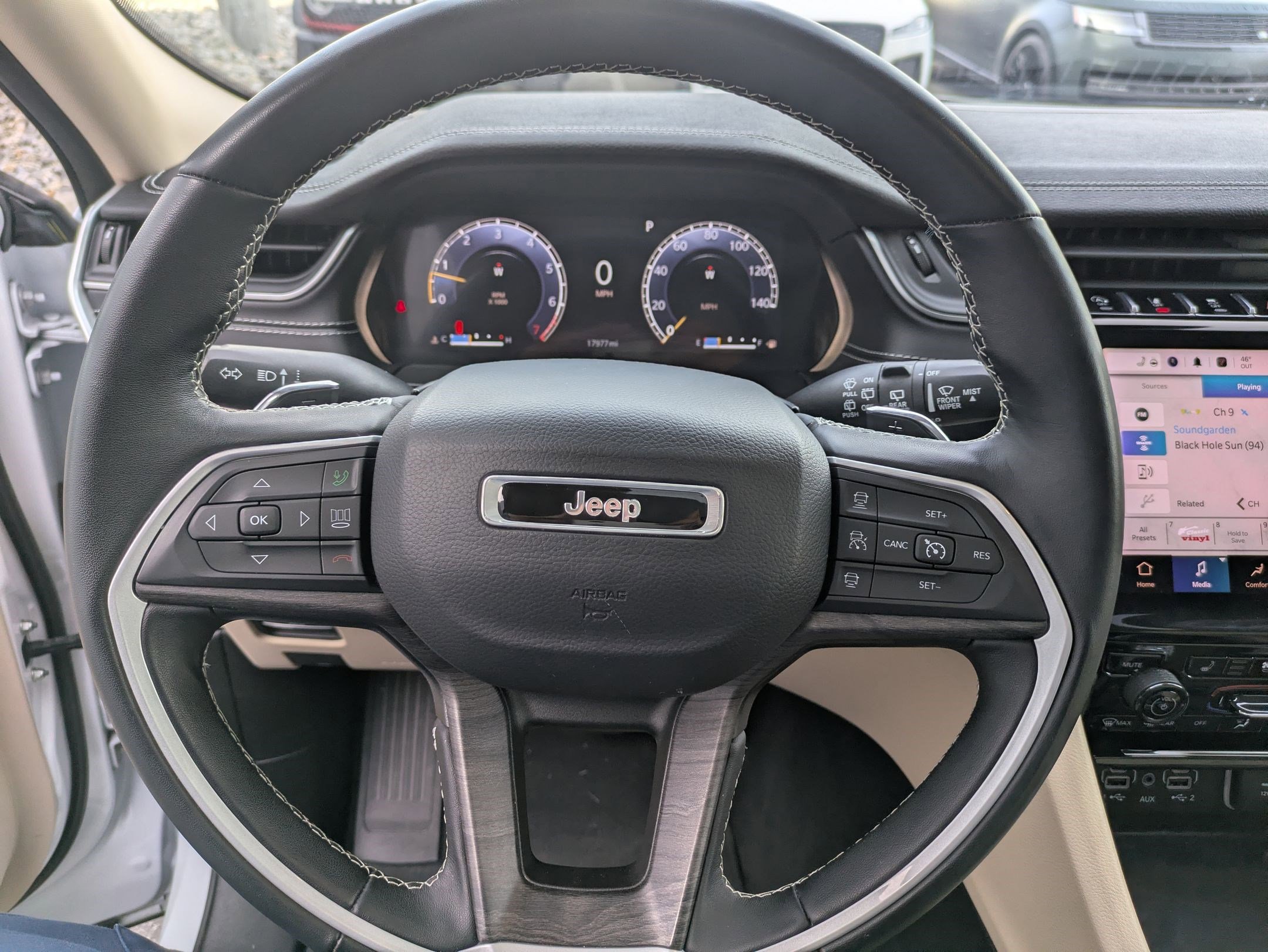 Used 2022 Jeep Grand Cherokee L Limited w/ Luxury Tech Group II image 16