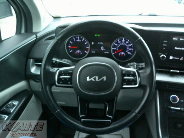 Used 2023 Kia Carnival LX image 10