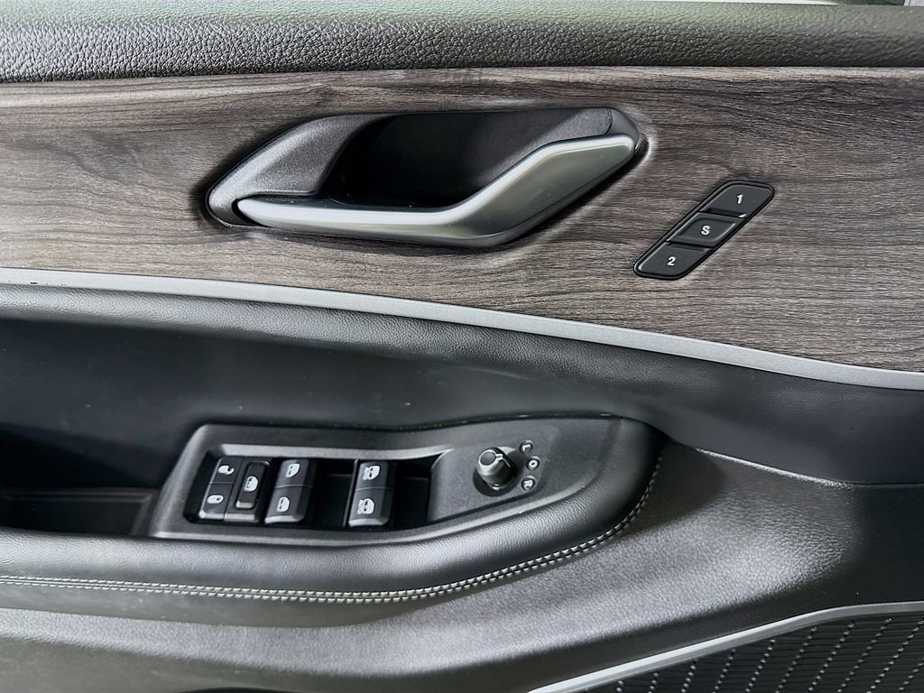 Used 2022 Jeep Grand Cherokee Limited 4xe image 24