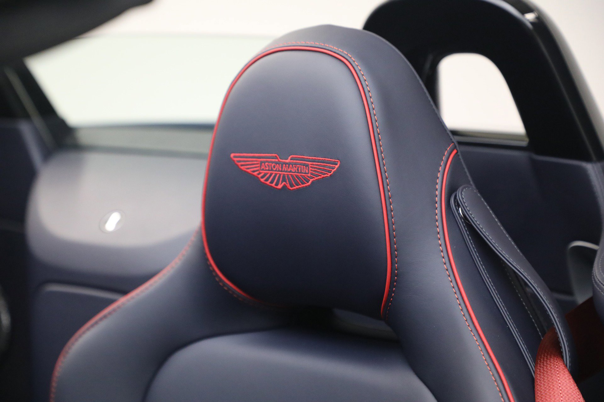 New 2026 Aston Martin V8 Vantage Roadster image 32