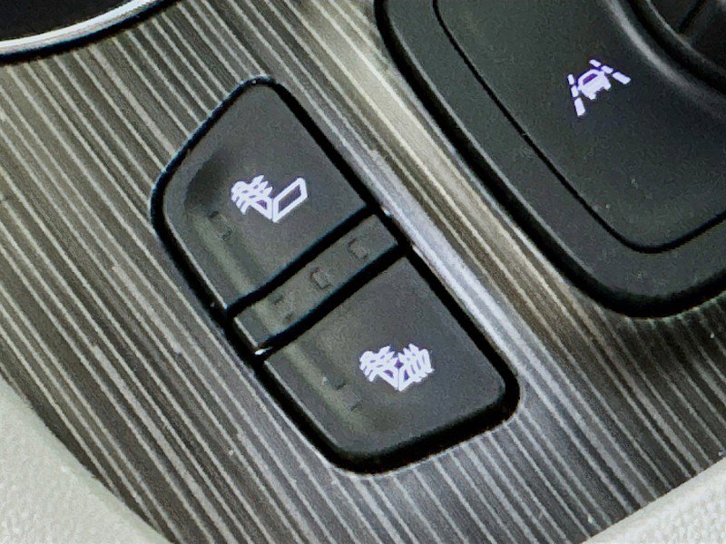 Used 2023 GMC Acadia SLT image 21