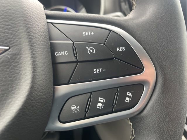 Used 2022 Chrysler Pacifica Touring-L image 22