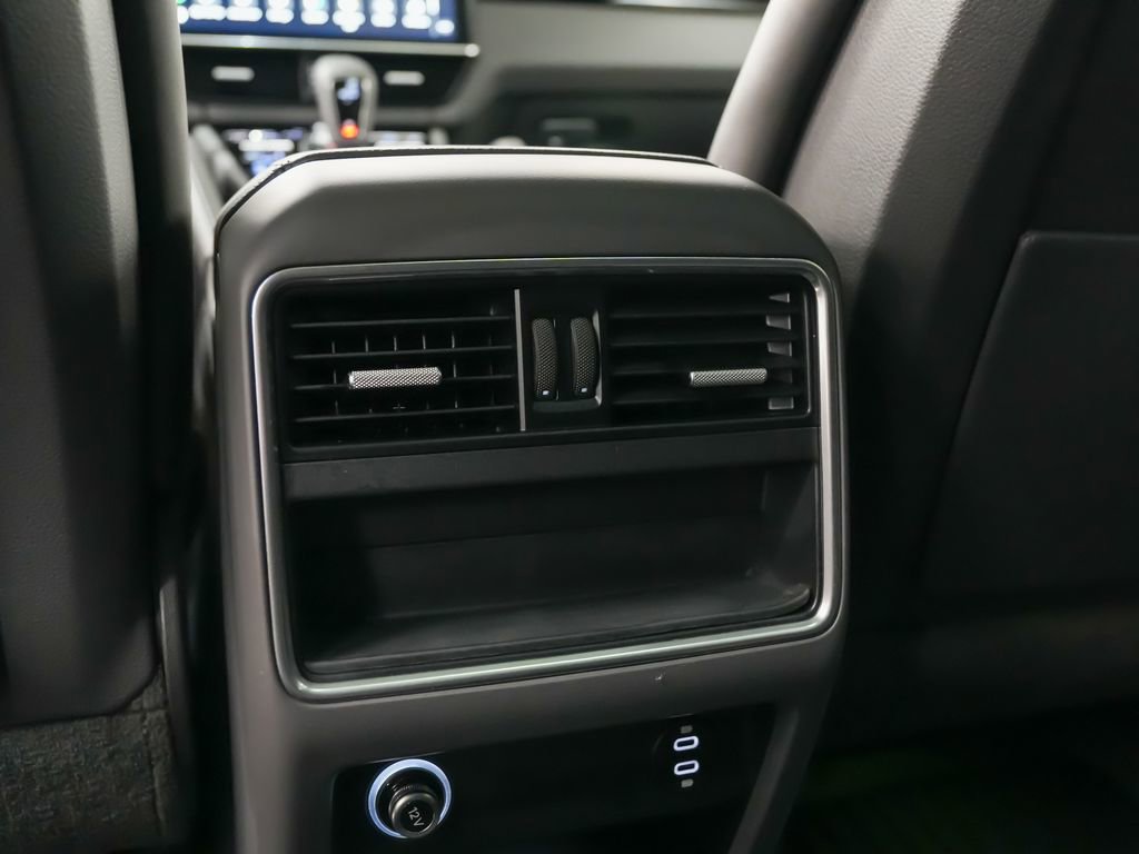 Certified 2023 Porsche Cayenne w/ Premium Package AWD/4WD image 20