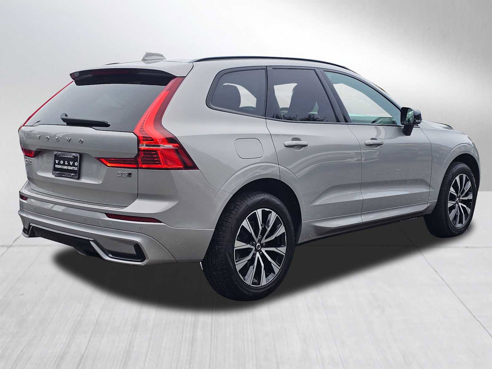 Certified 2025 Volvo XC60 B5 Core w/ Protection Package Premier image 3