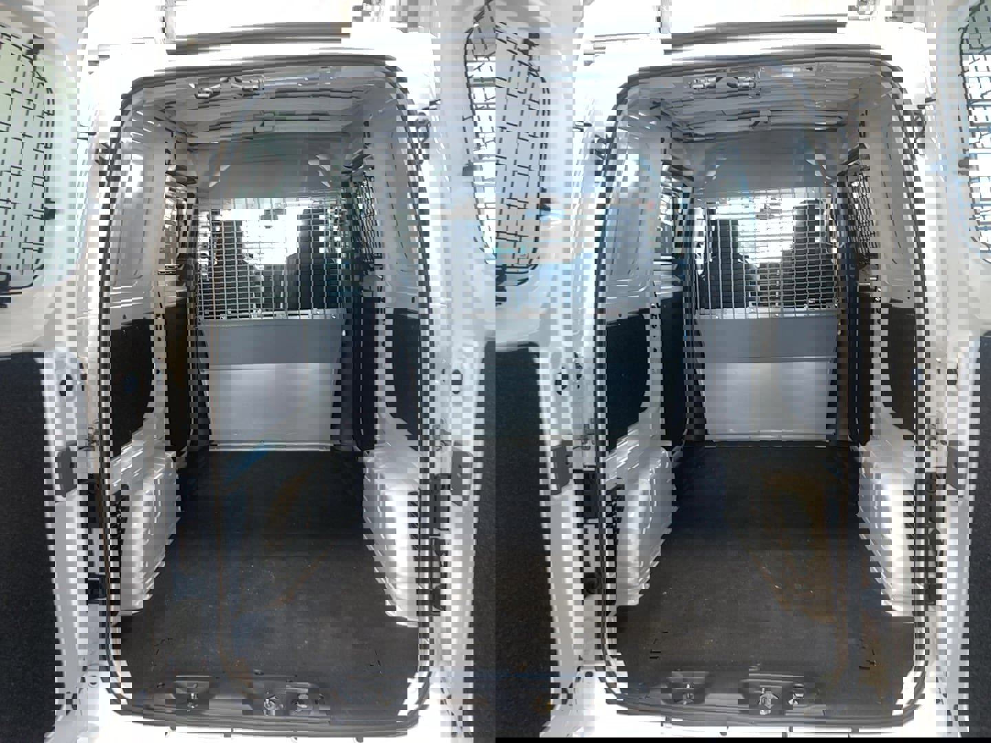 Used 2021 Nissan NV200 SV w/ Sliding Door Glass Package image 6