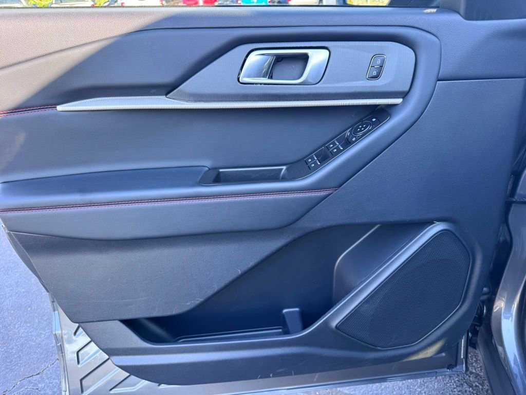Used 2025 Ford Explorer ST-Line w/ ST-Line Street Pack AWD/4WD image 20