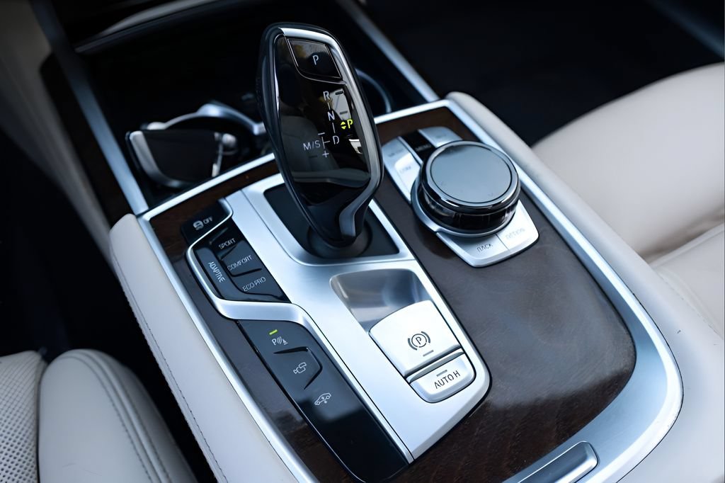 Used 2020 BMW 750i xDrive w/ Executive Package AWD/4WD image 24