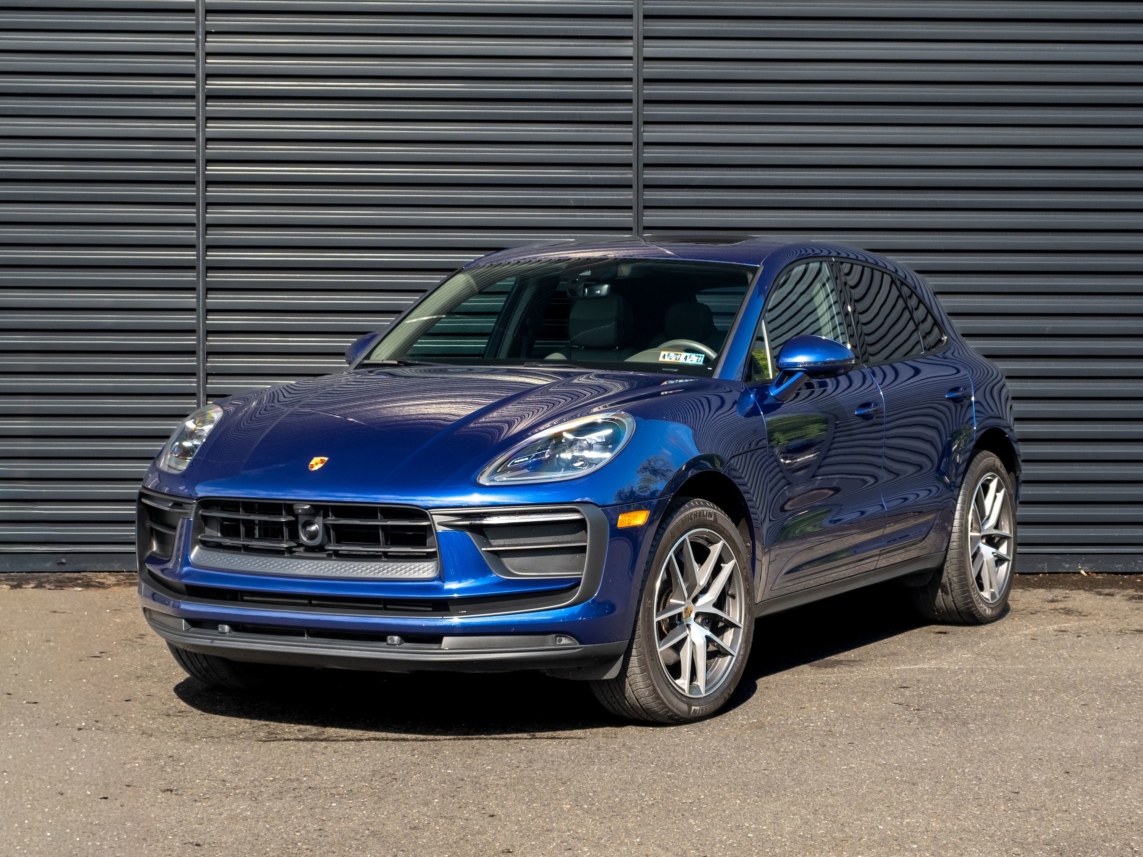 Certified 2023 Porsche Macan AWD/4WD image 1