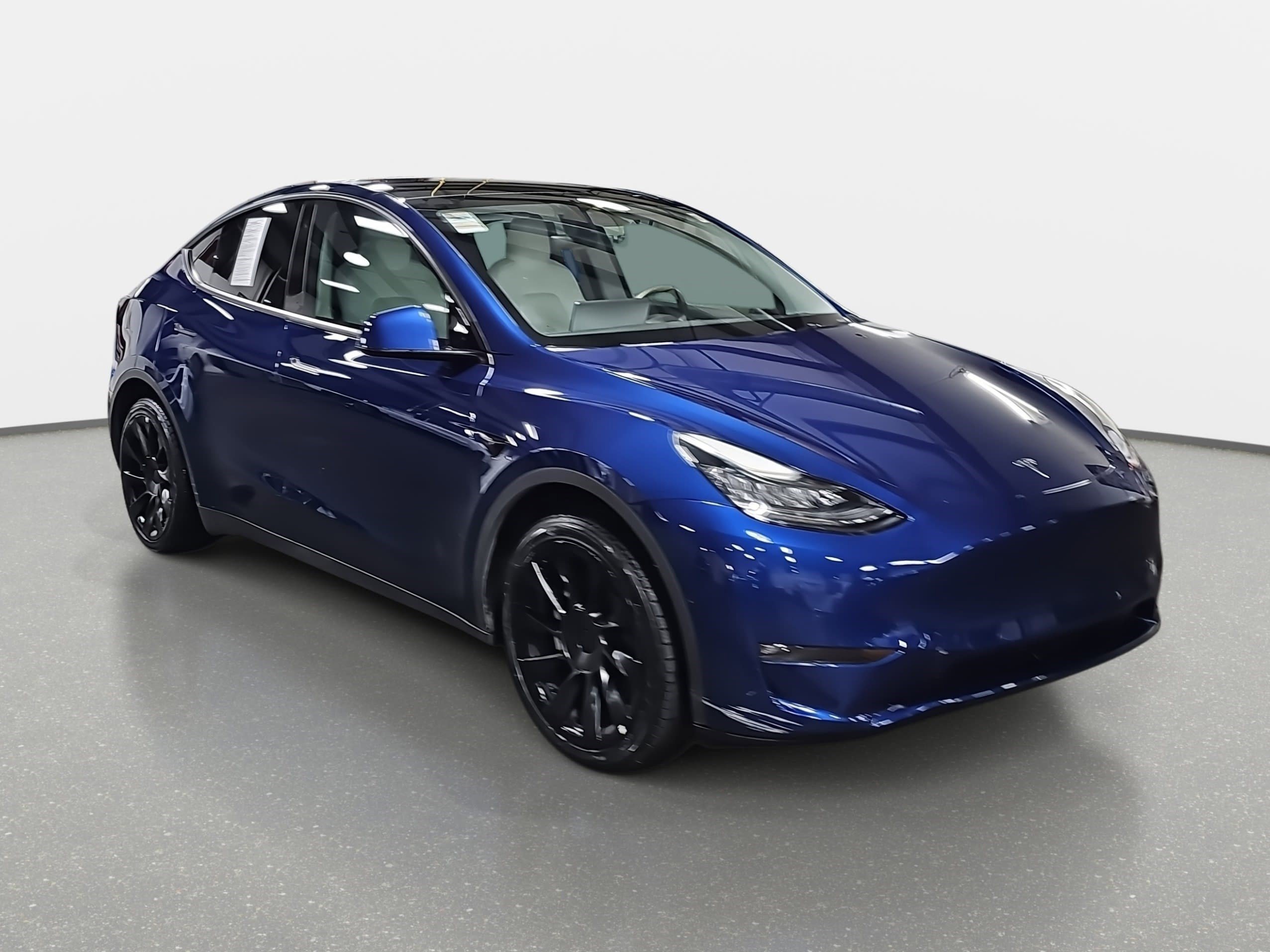 Used 2022 Tesla Model Y Long Range image 3