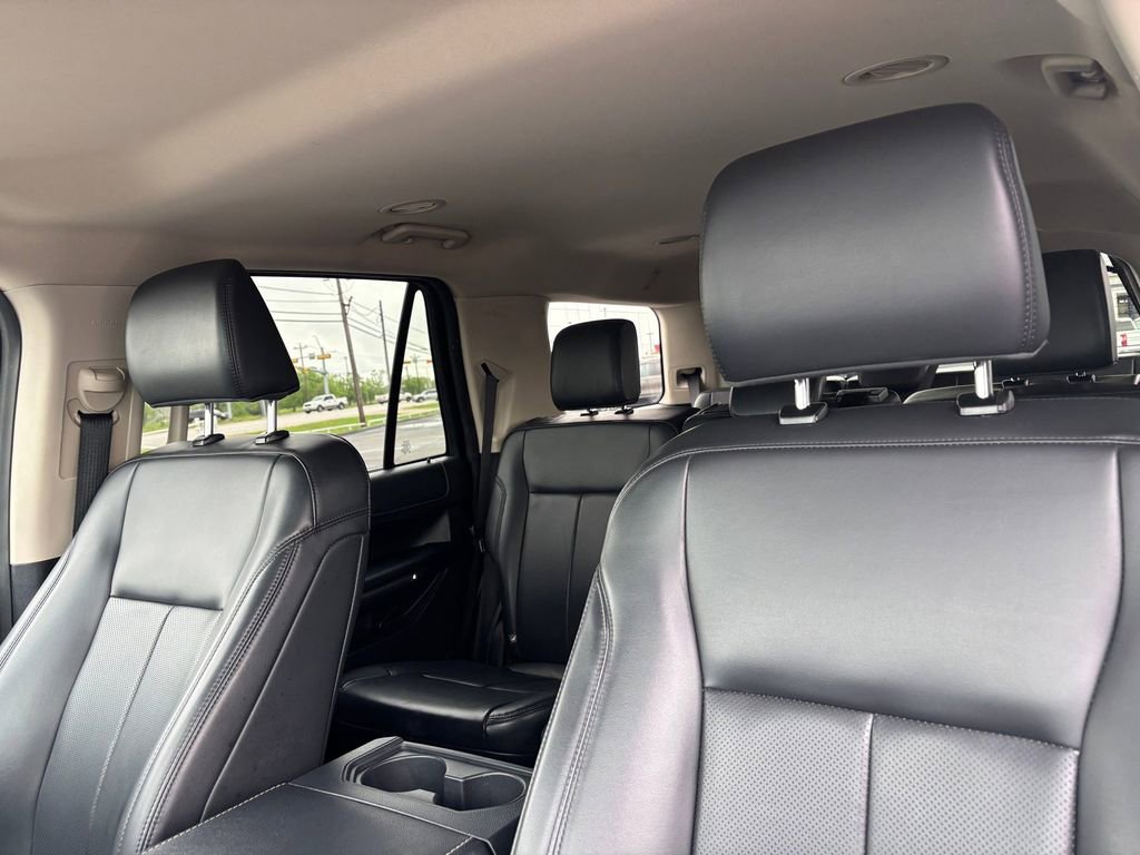 Used 2024 Ford Expedition XLT RWD image 13