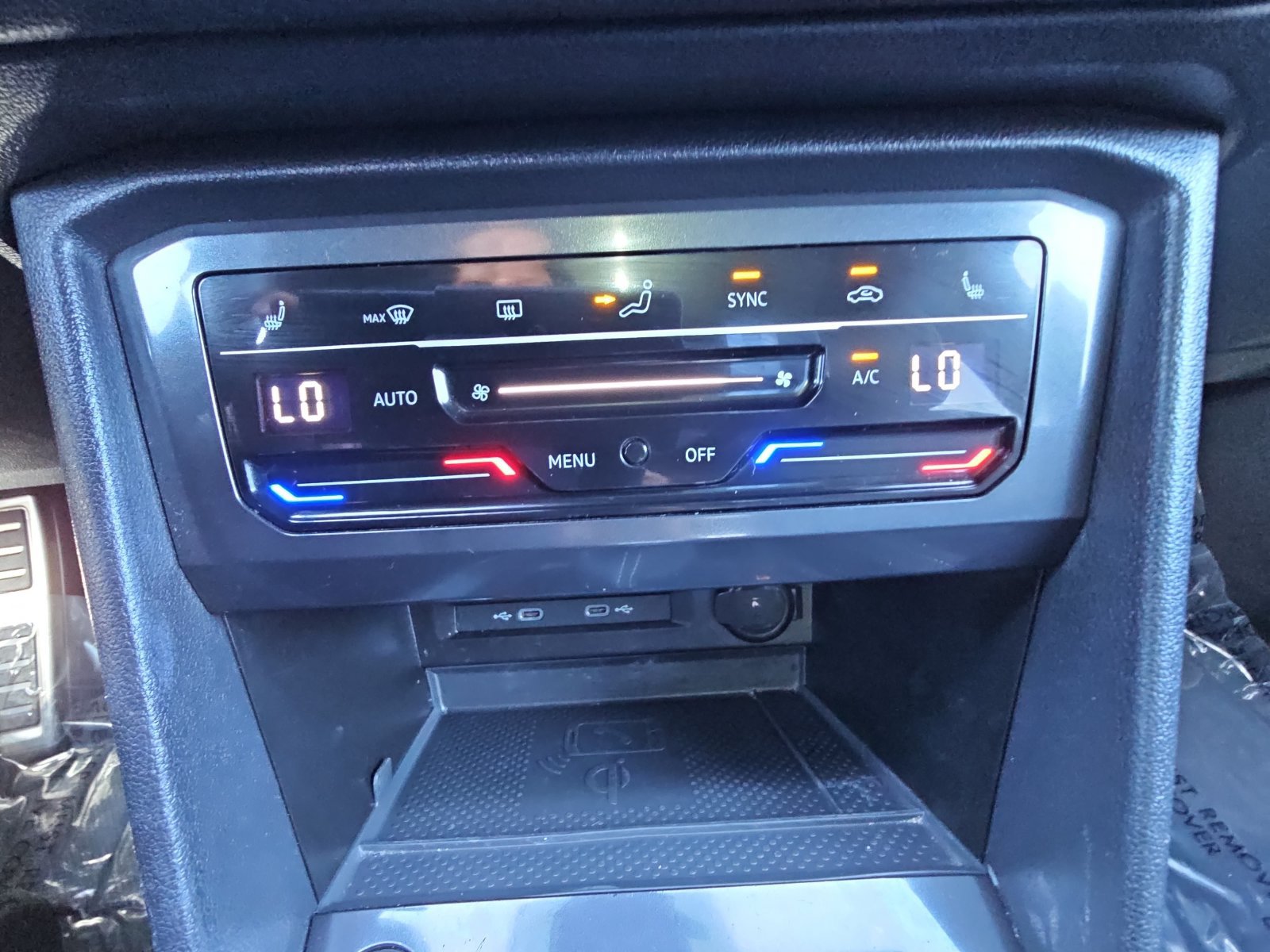 Certified 2024 Volkswagen Tiguan SE R-Line FWD image 25