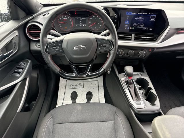 Used 2025 Chevrolet Trax RS FWD image 14