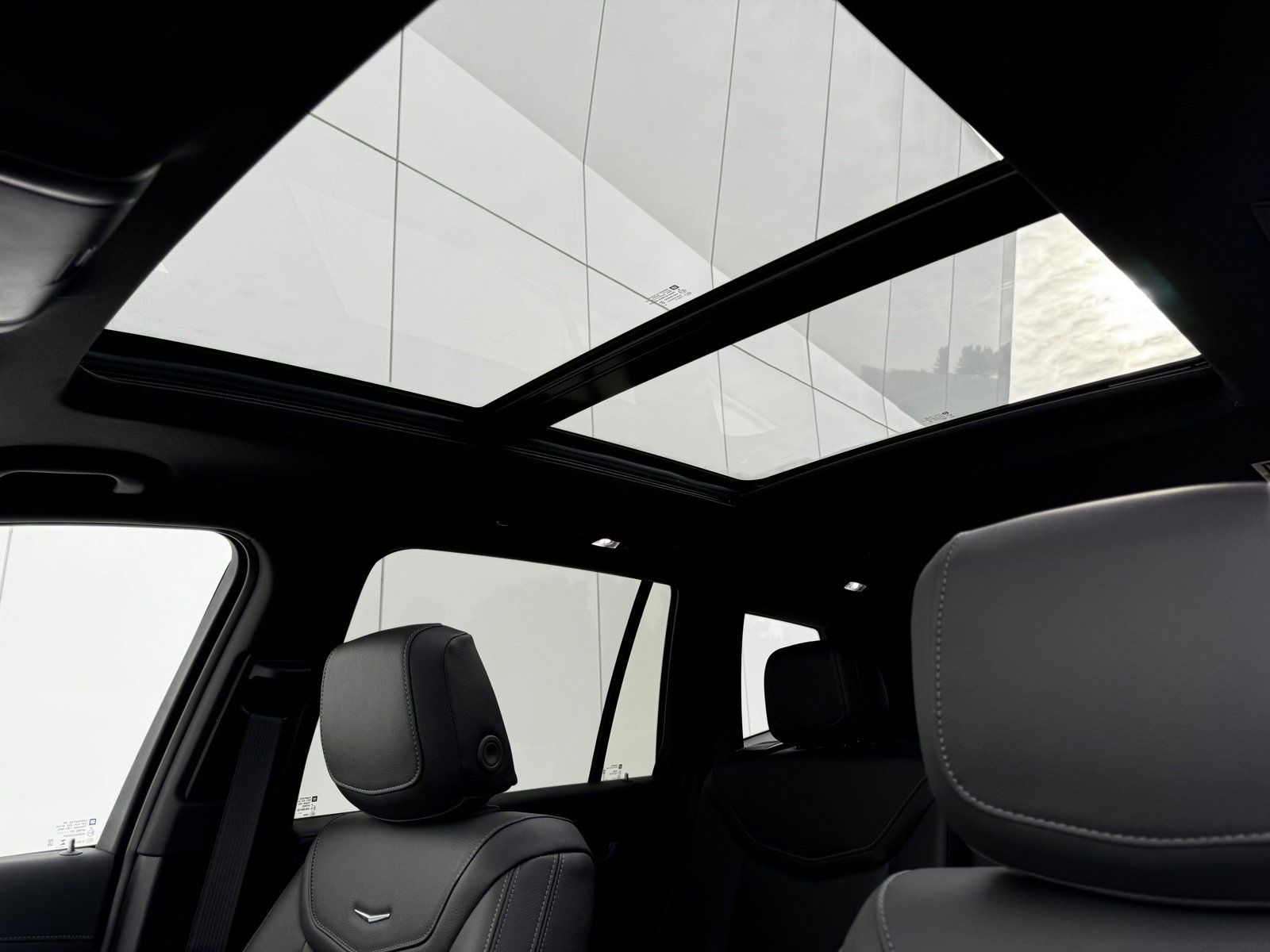 New 2025 Cadillac XT6 Luxury image 15