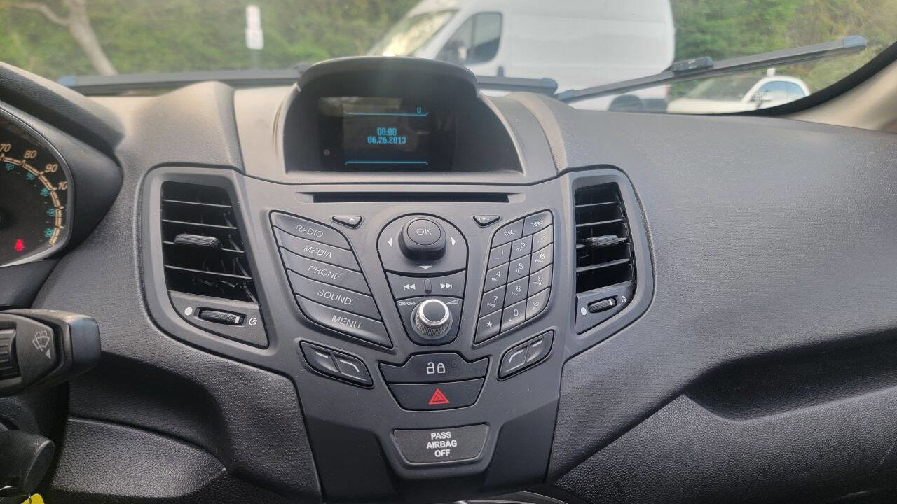 Used 2014 Ford Fiesta SE image 12