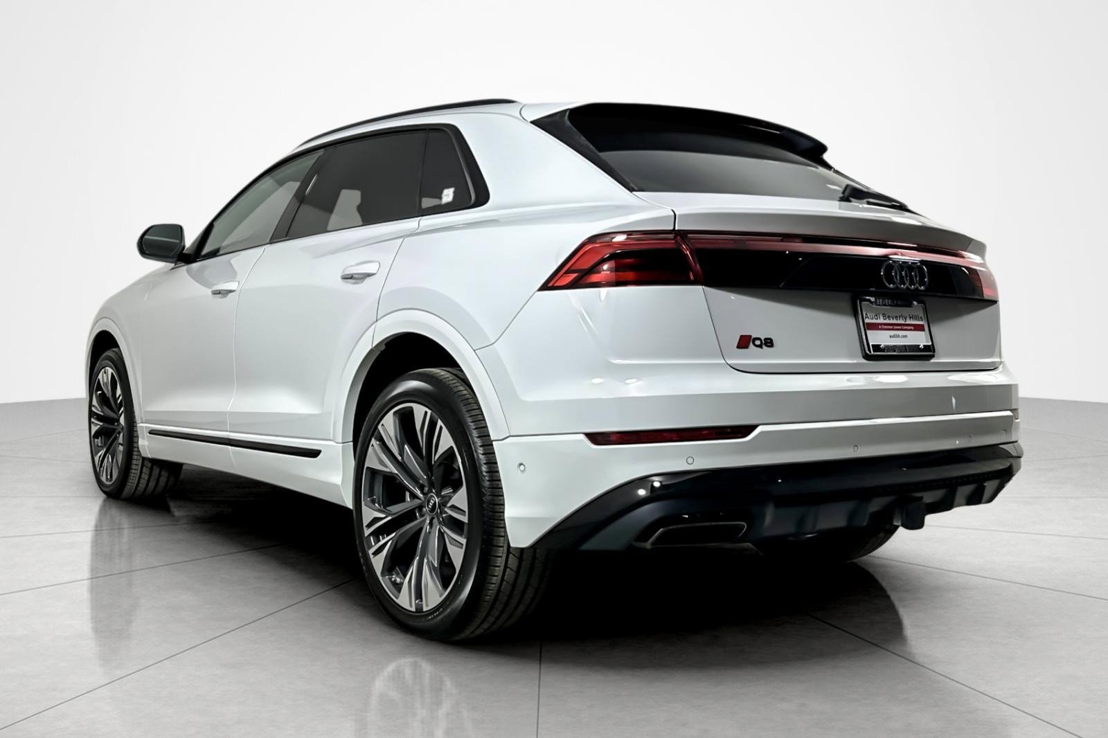 Used 2025 Audi Q8 Premium Plus w/ Premium Plus Package image 3