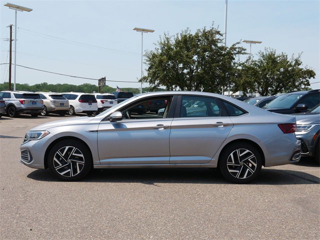 Certified 2024 Volkswagen Jetta SEL image 4