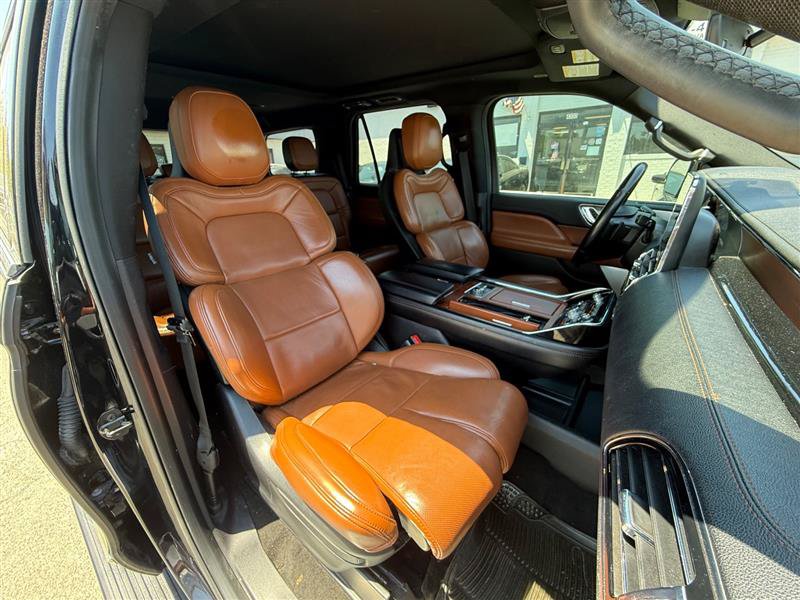 Used 2020 Lincoln Navigator Reserve w/ Luxury Package RWD image 36