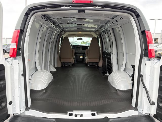New 2026 GMC Savana 2500 w/ Driver Convenience Package RWD image 25
