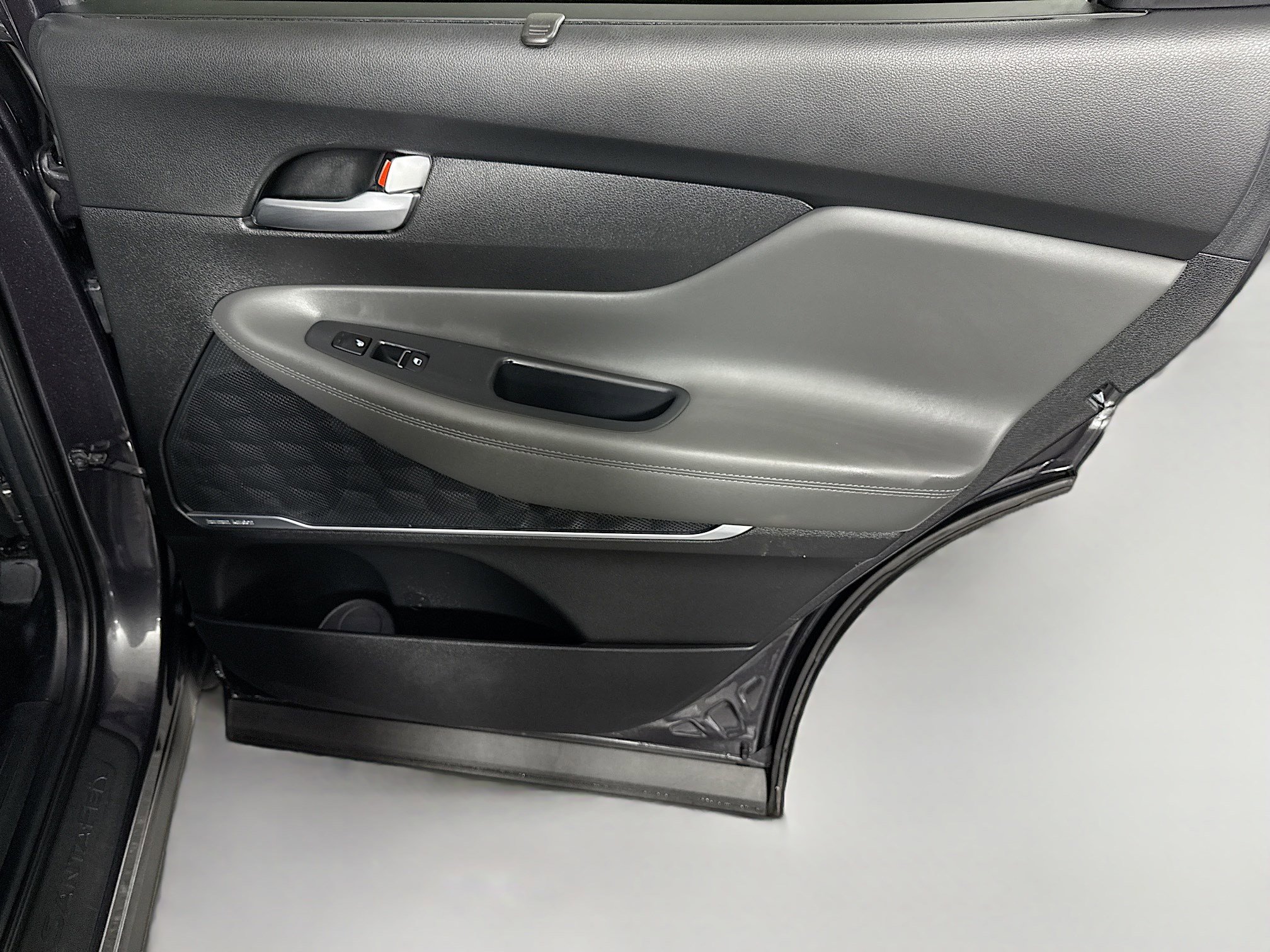 Used 2022 Hyundai Santa Fe Limited FWD image 28
