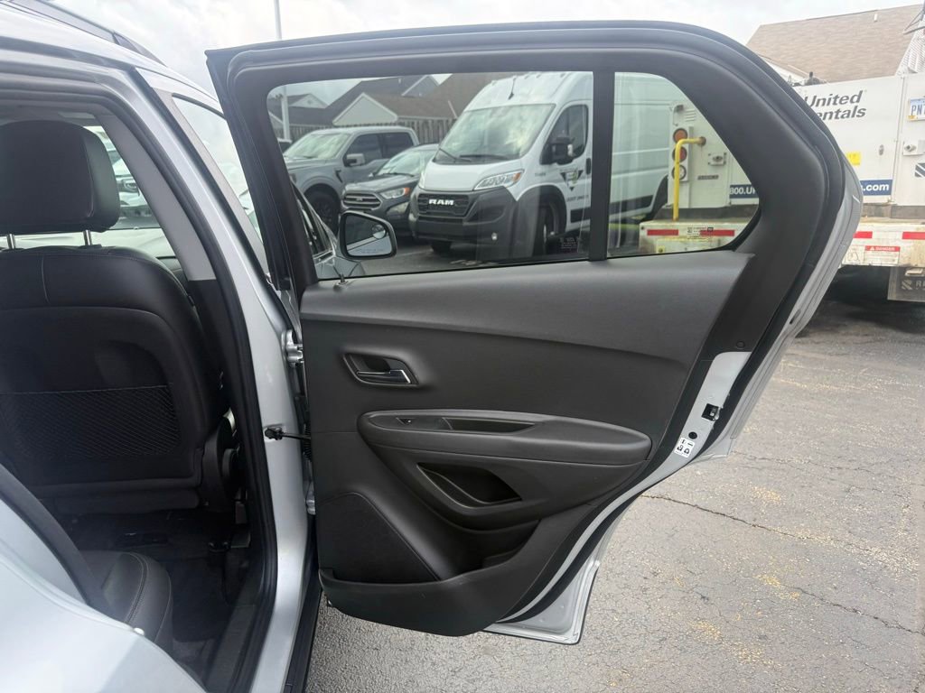 Used 2017 Chevrolet Trax LT w/ LT Convenience Package AWD/4WD image 44