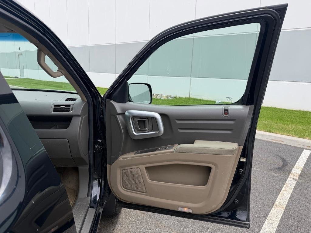 Used 2006 Honda Ridgeline RT image 13