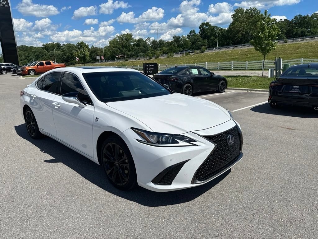 Used 2022 Lexus ES 300h F Sport w/ Accessory Package FWD image 2