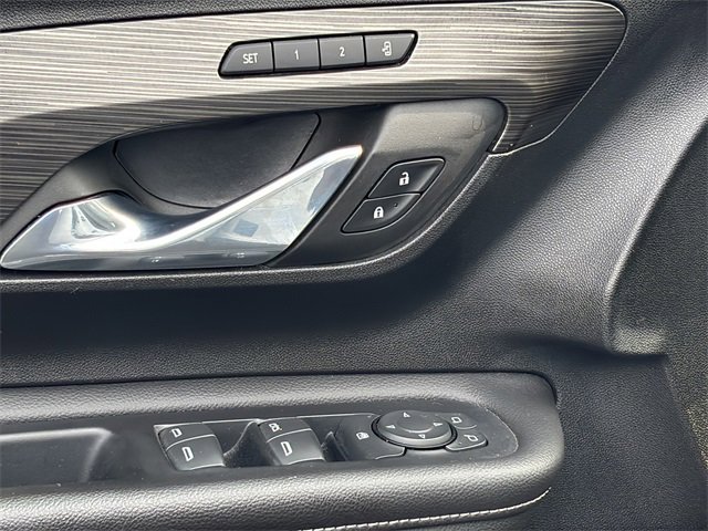 Used 2023 GMC Terrain SLT image 16