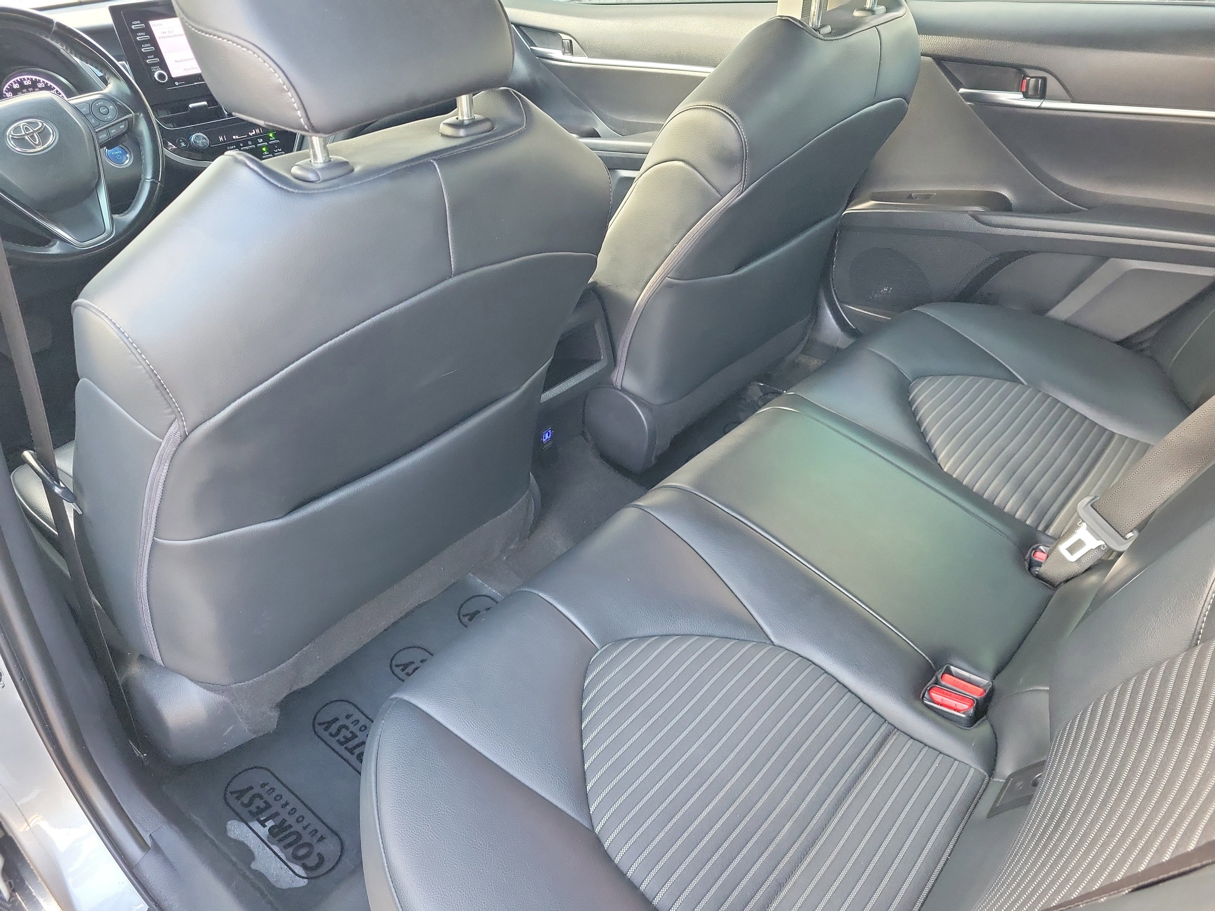 Used 2022 Toyota Camry SE image 14