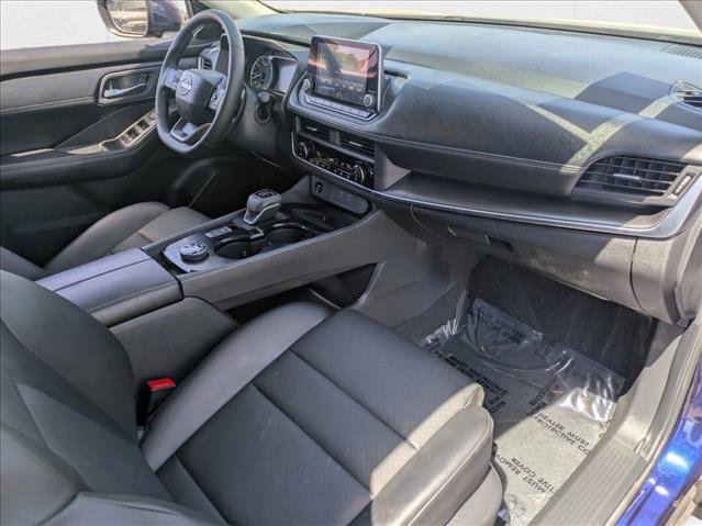 Used 2025 Nissan Rogue SV w/ SV Premium Package image 21