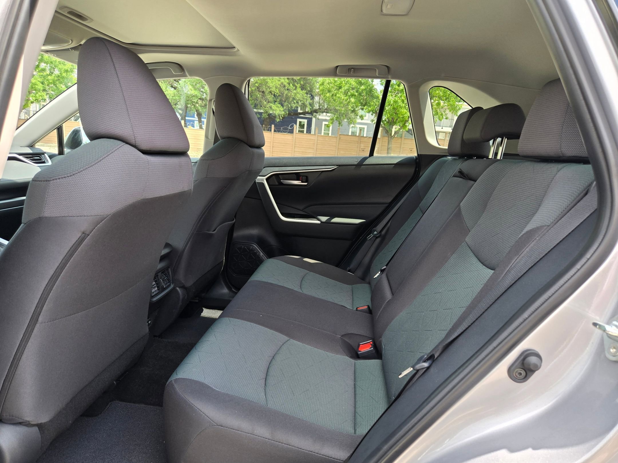 Used 2025 Toyota RAV4 XLE w/ Convenience Package FWD image 15