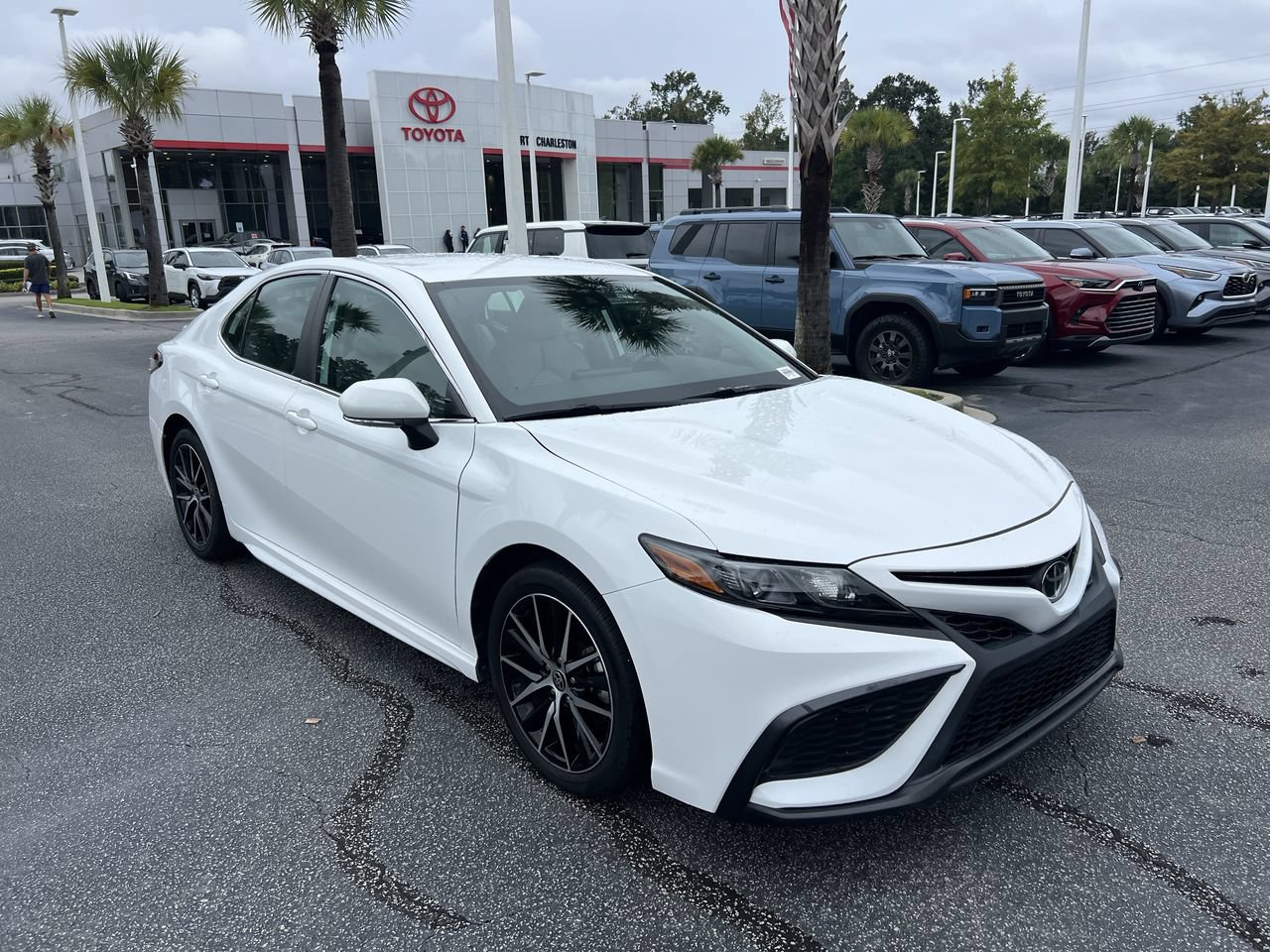 Used 2024 Toyota Camry SE FWD image 2