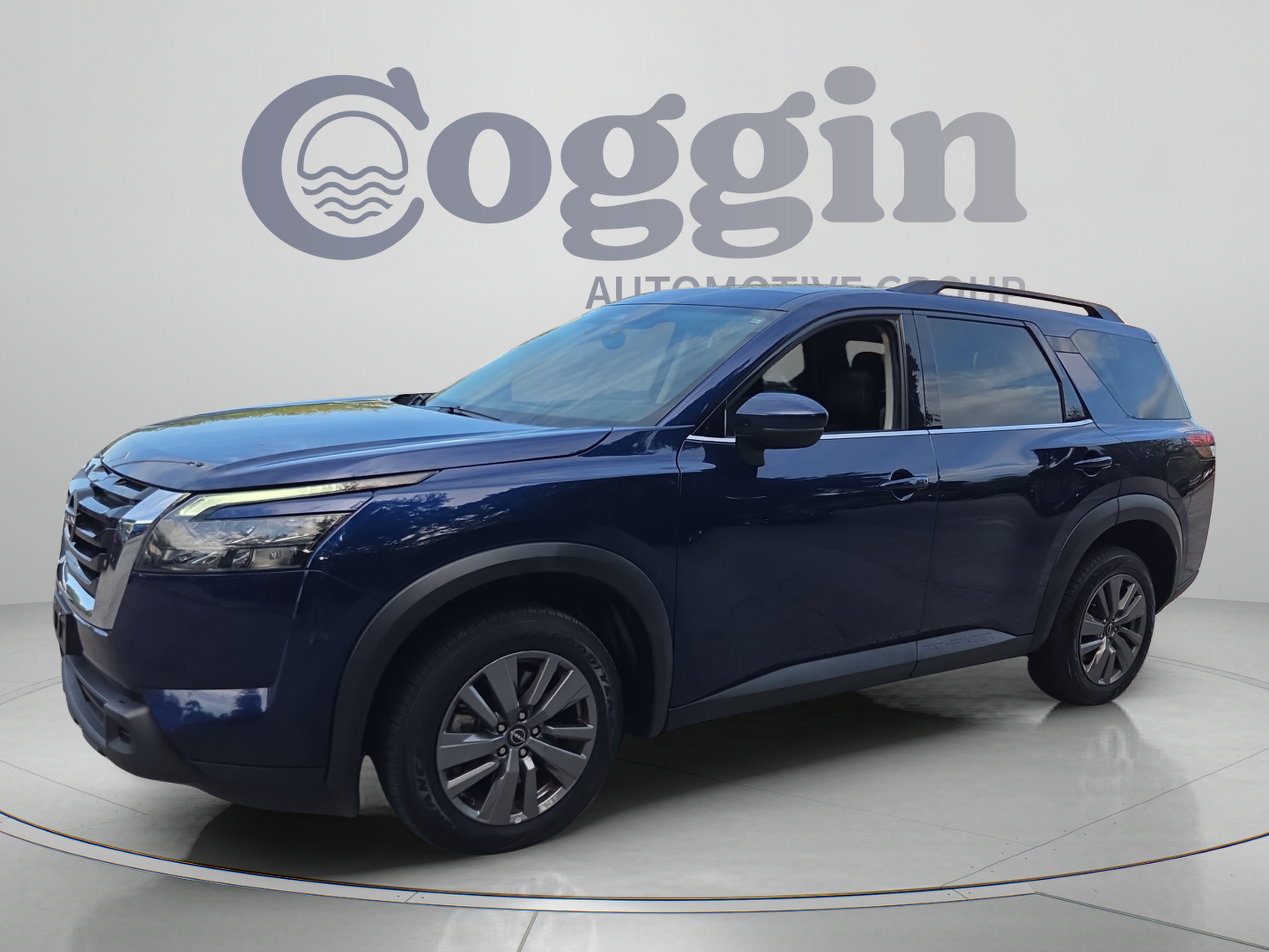 Used 2025 Nissan Pathfinder SV FWD image 1