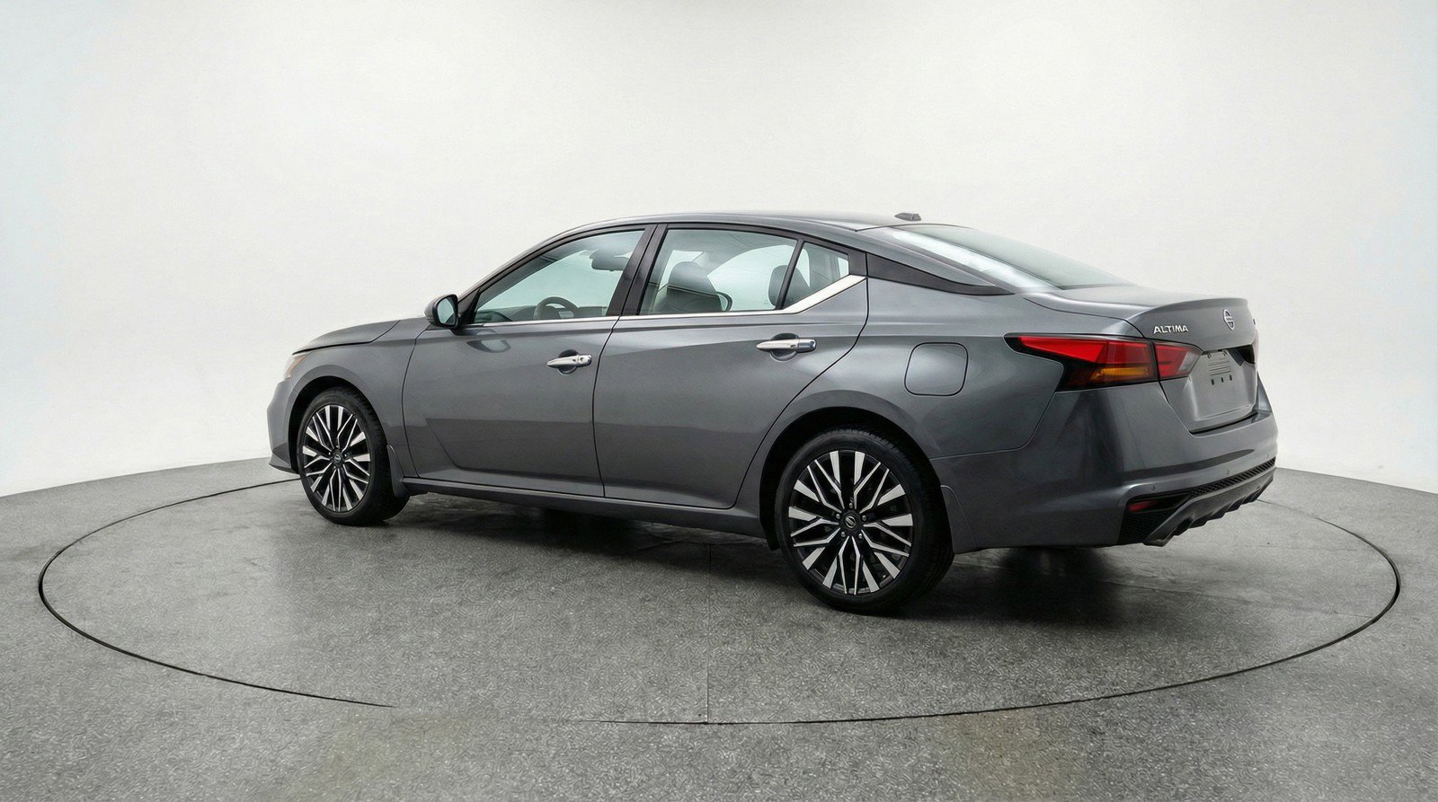 Used 2025 Nissan Altima 2.5 SV FWD image 6