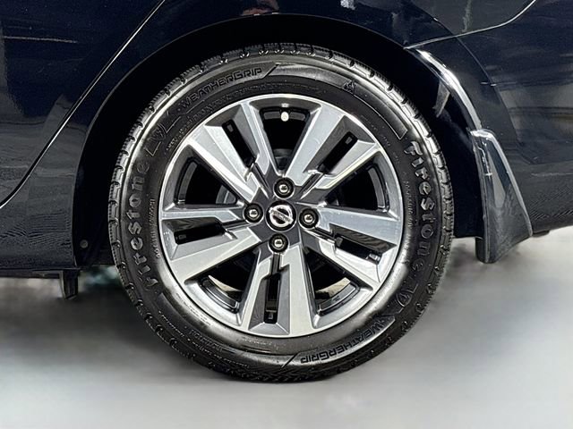 Used 2022 Nissan Versa SV FWD image 26