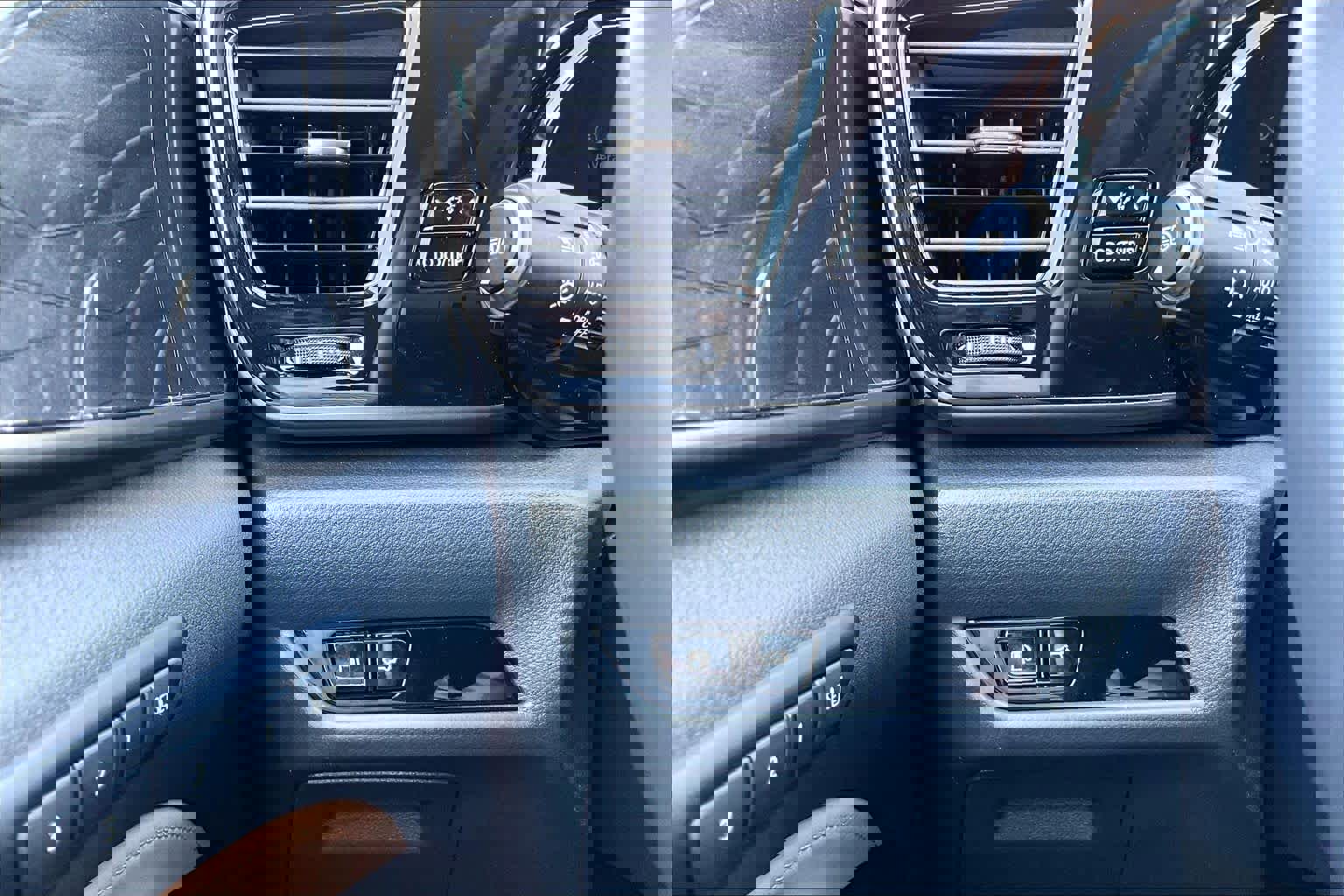 Used 2025 Lexus NX 250 FWD w/ Towing Package (2000 Lbs) image 36