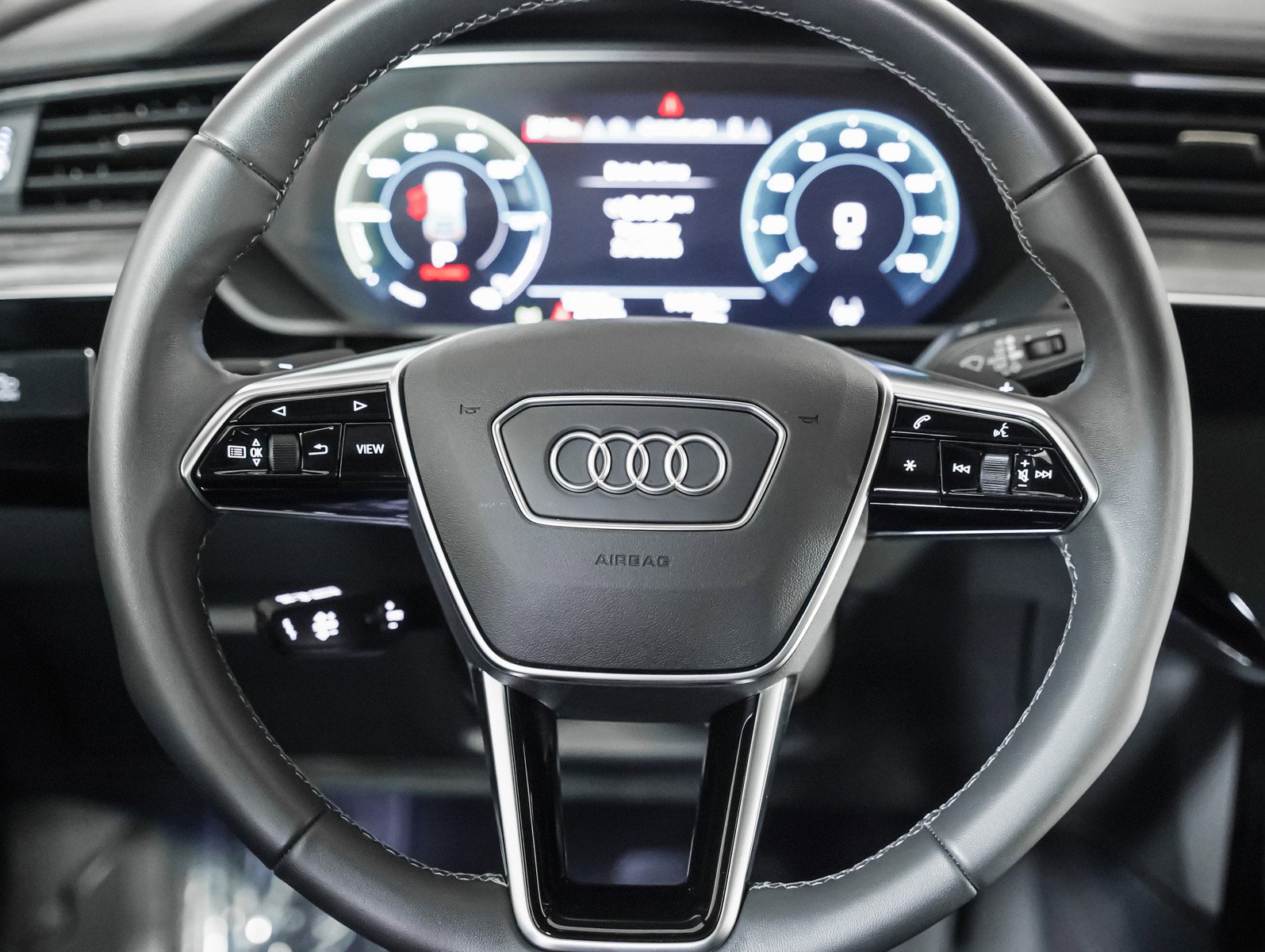 Used 2024 Audi Q8 e-tron Premium Plus w/ Premium Plus Package image 15