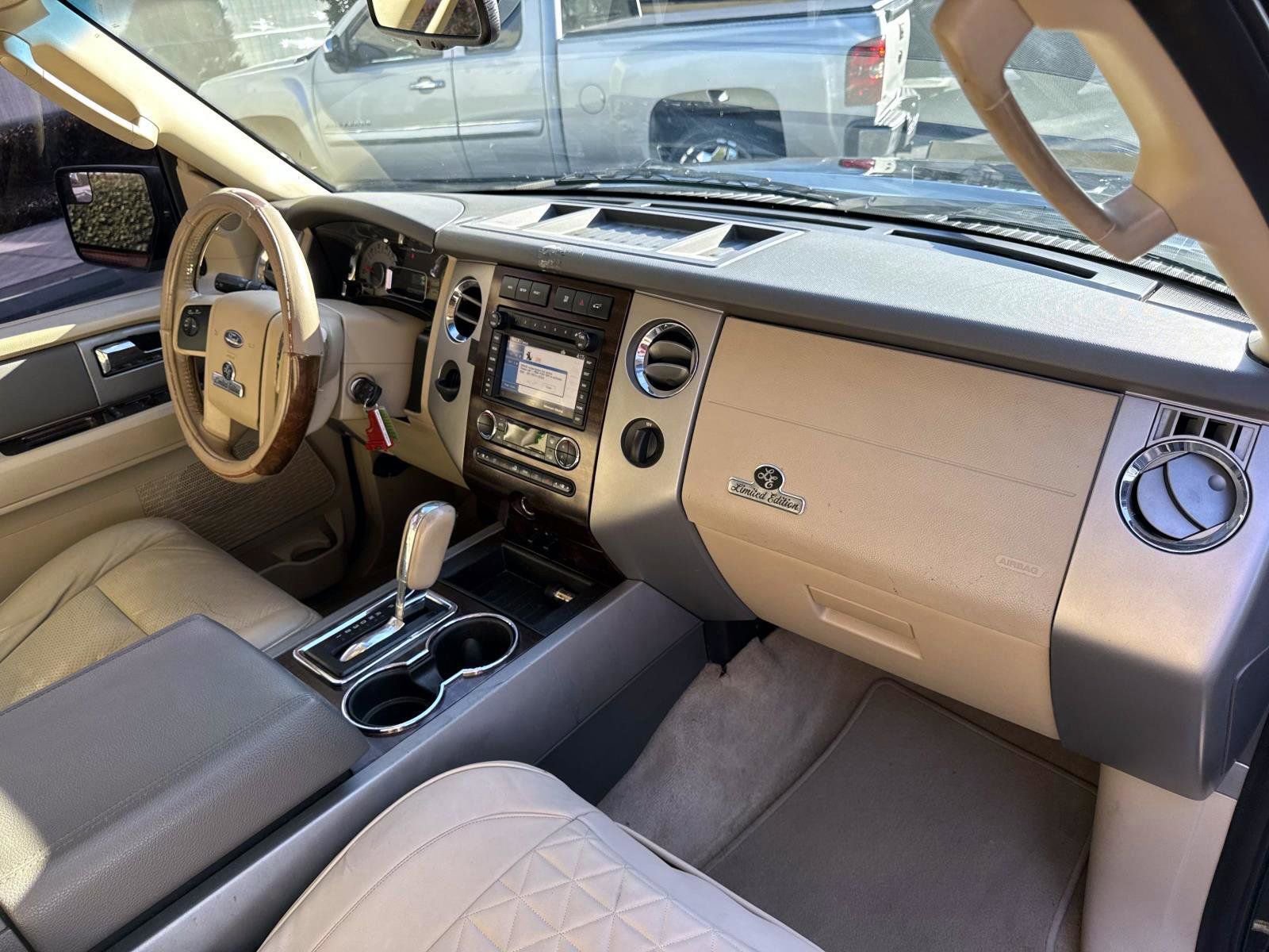 Used 2013 Ford Expedition XLT image 15