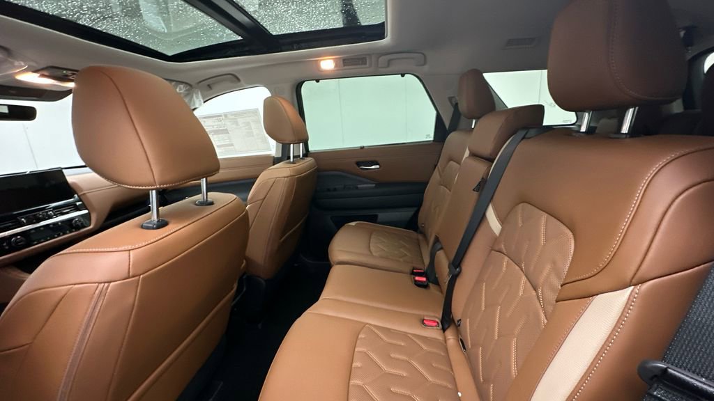 New 2026 Nissan Pathfinder Platinum w/ Cargo Package image 10