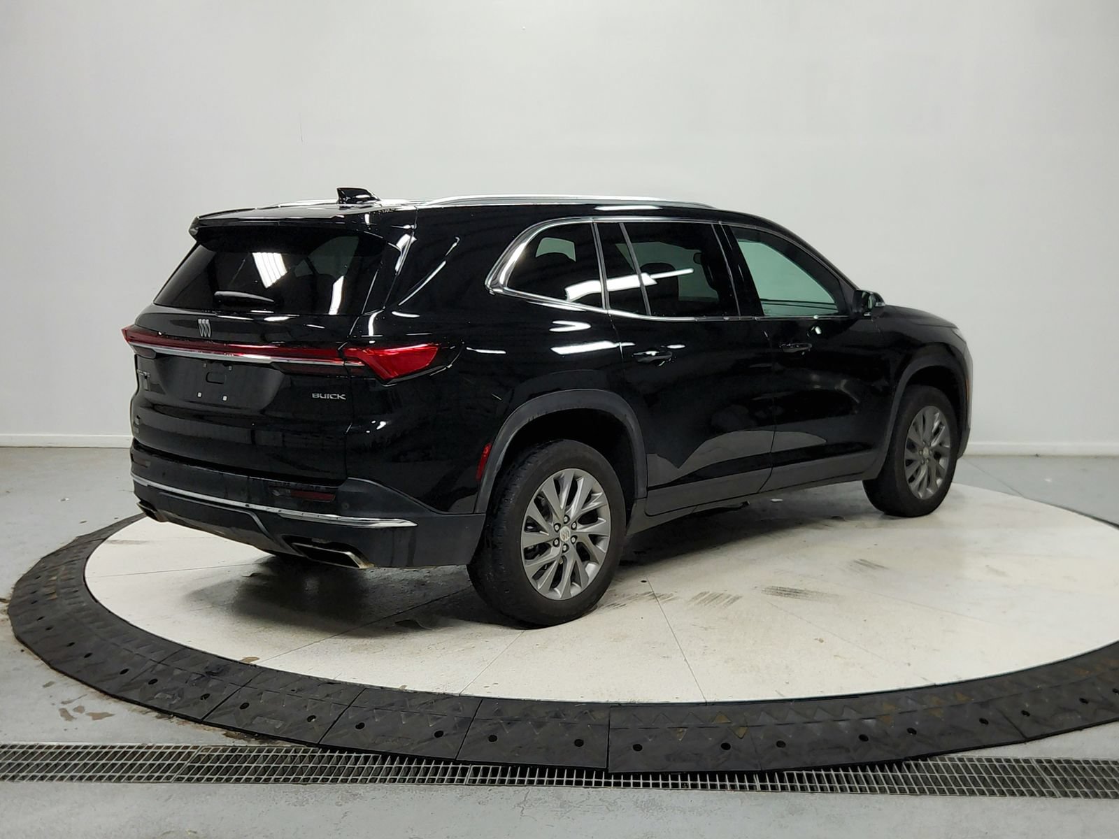 Used 2025 Buick Enclave Preferred w/ Power Package FWD image 8