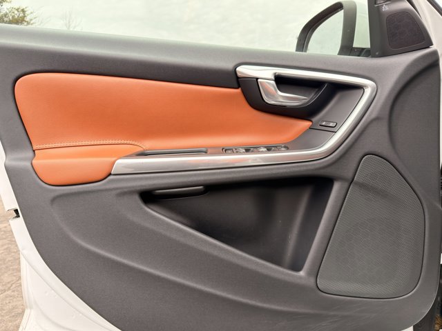 Used 2017 Volvo S60 T5 Inscription image 10