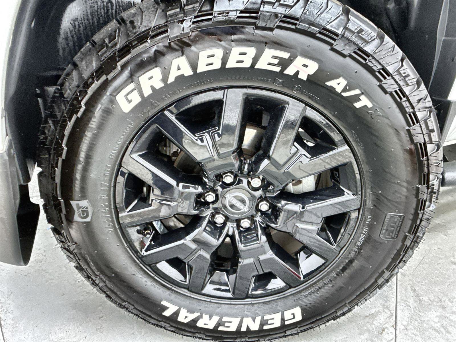 Used 2023 Nissan Frontier SV w/ Midnight Edition Package AWD/4WD image 10