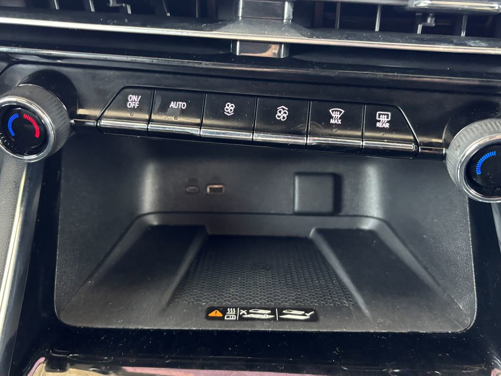 Used 2024 Chevrolet Traverse RS image 16