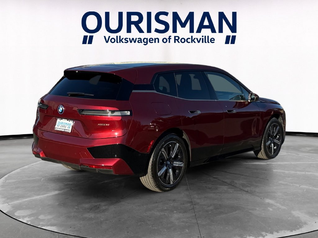 Used 2024 BMW iX xDrive50 w/ Sport Package AWD/4WD image 5