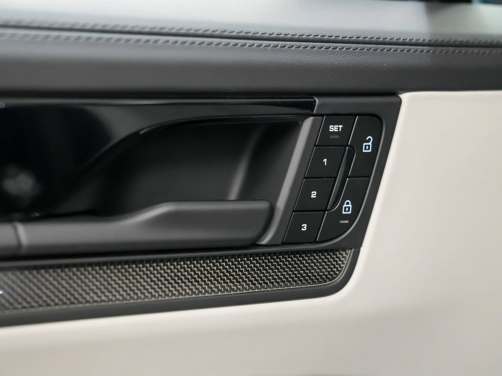 New 2026 Porsche Cayenne GTS AWD/4WD image 18